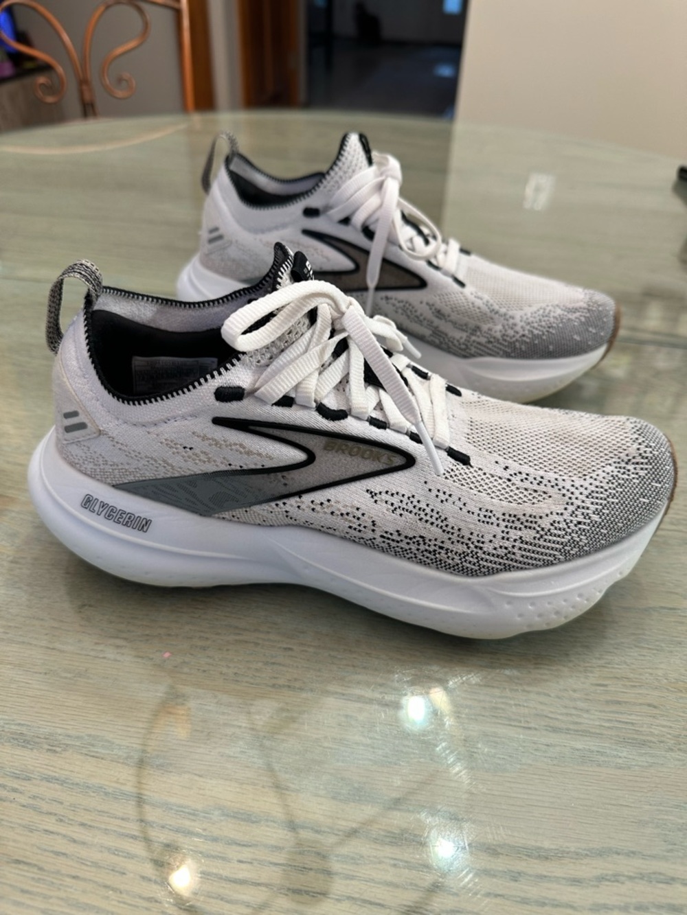 Brooks White and Black Women's Running Sneakers.  Glycerin - Picture 5 of 8